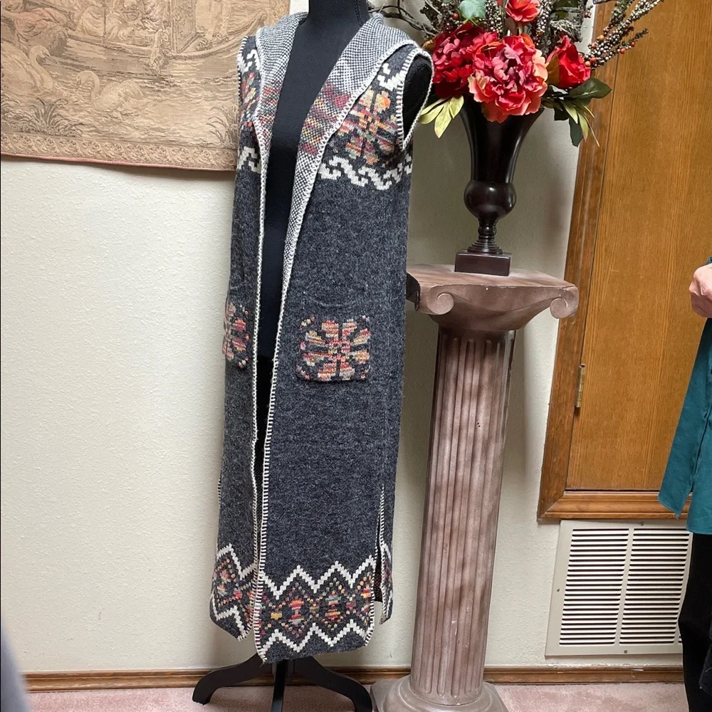 Gray Knit Long Vest with Patterned Trim - Picture 1 of 9